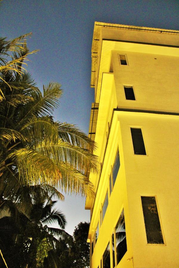 Wotel Calangute Goa Exteriör bild